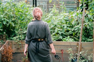  Bayan Garden'da çalışma