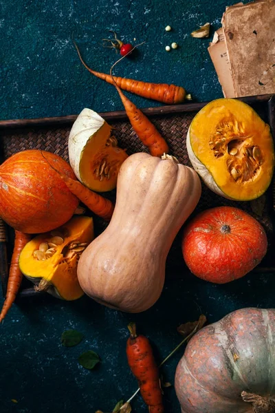 Sonbahar kabaklar rustik kompozisyon
