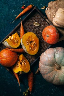 Sonbahar kabaklar rustik kompozisyon