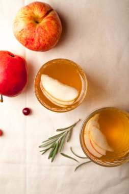 Vintage gözlük ile elma