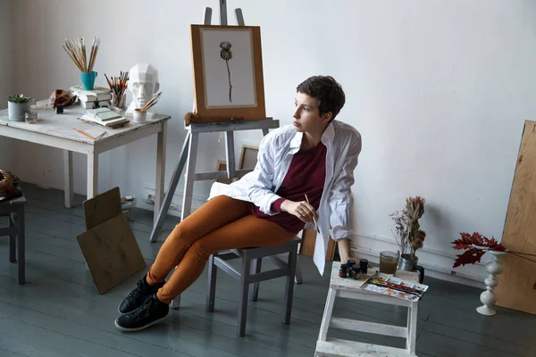 Female Artist Her Spacious White Studio Working Watercolor Painting Natural — Stock Photo, Image