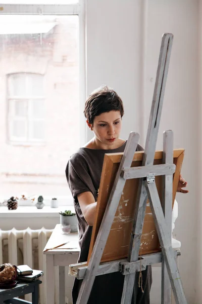 Female Artist Her Spacious White Studio Working Watercolor Painting Natural — Stock Photo, Image