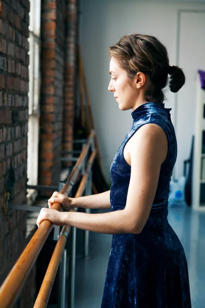 Young Female Performer Practicing Ballet Exercise Ballet Barre White Spacious — Stock Photo, Image