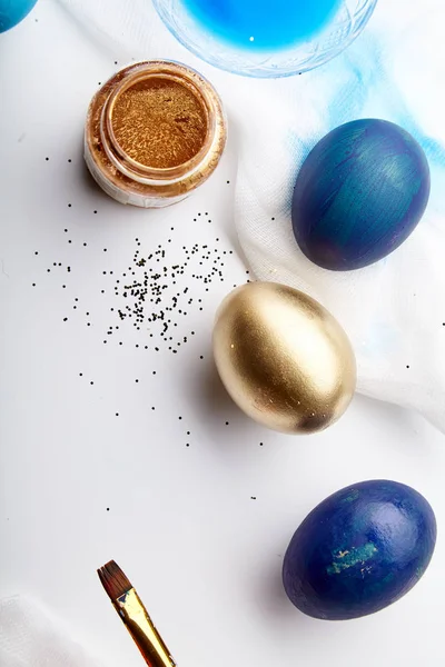 Collection Painted Blue Golden Eggs White Gauze Easter Holiday Concept — Stock Photo, Image