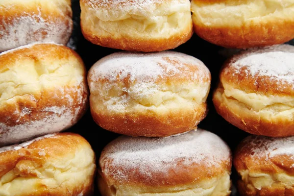 Σωρός Από Donuts Άχνη Ζάχαρη Γκρο Πλαν — Φωτογραφία Αρχείου