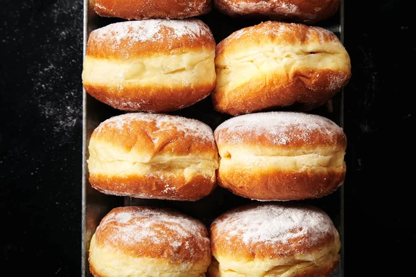 Donuts Com Açúcar Caixa Metal Close — Fotografia de Stock