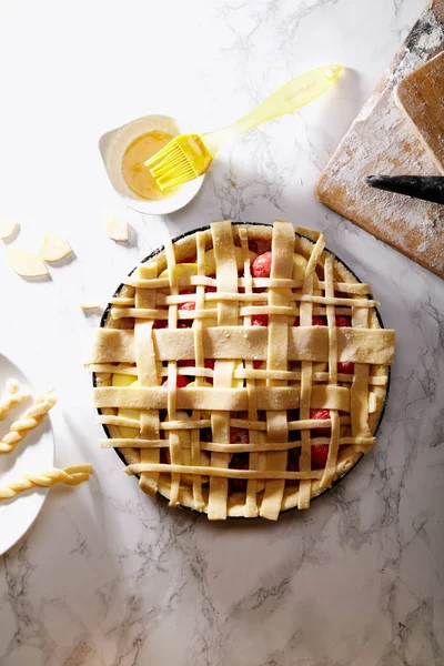 Tarte Non Cuite Aux Baies Pommes Décorée Beau Treillis Croûte — Photo