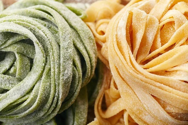 Traditionella Och Spenat Handgjorda Italienska Tagliatelle Pasta Närbild — Stockfoto