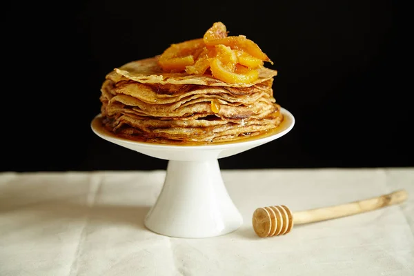 Crepes Tårta Med Apelsin Marmelad Och Honung Vit Tårta Står — Stockfoto