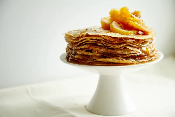 Torta Crepes Con Marmellata Arance Miele Supporto Torta Bianca Concetto — Foto Stock