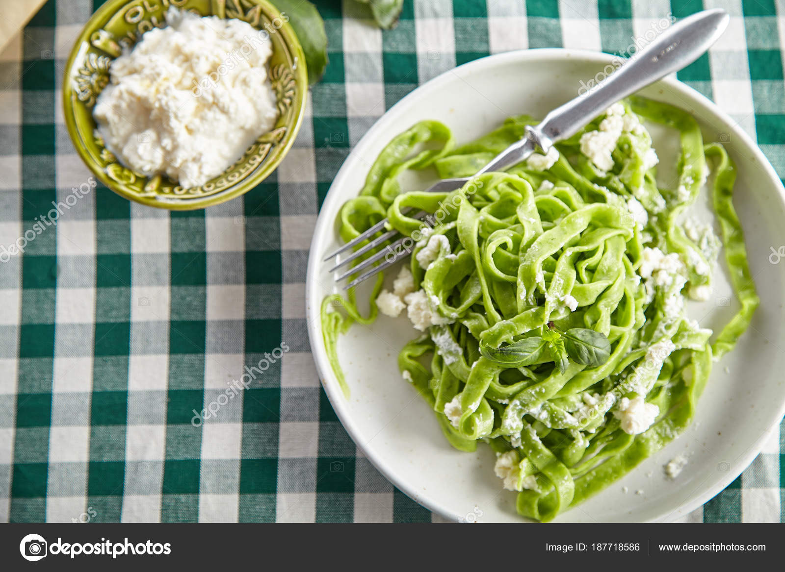 Ev Yapımı Ispanaklı Tagliatelle Ev Yapımı Ispanaklı Tagliatelle