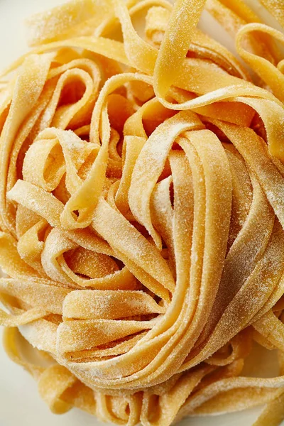 Klasyczne Ręcznie Robione Włoskie Tagliatelle Pasta Zbliżenie — Zdjęcie stockowe