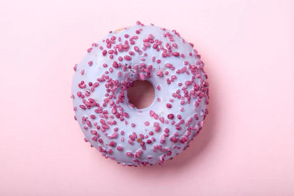 Zoete Geglazuurde Raspberry Donut Roze Achtergrond Close — Stockfoto