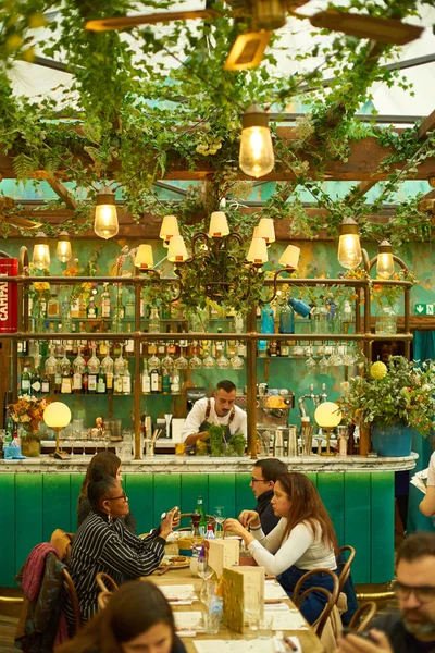 Paris França Novembro 2019 Vista Interior Acolhedor Restaurante Italiano — Fotografia de Stock
