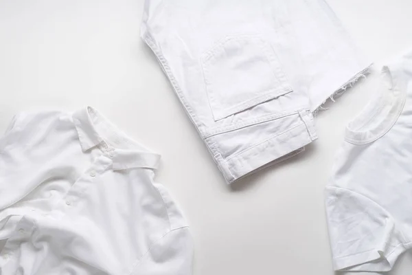 Λευκό Μονοχρωματικό Επίπεδο Ρούχα Λευκό Φόντο Έννοια Σχεδιασμού Ιστολογίου — Φωτογραφία Αρχείου