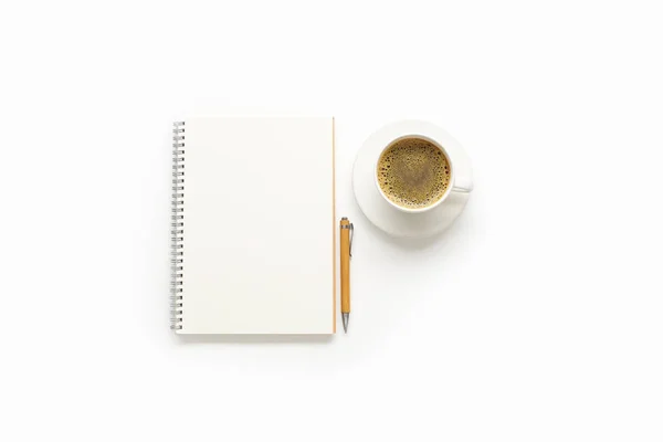Kaffee Weißer Tasse Mit Leerem Notizblock Und Stift Isoliert Auf — Stockfoto