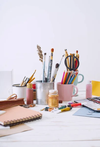 Workspace Designéra Ilustrátora Materiály Vybavením Freelance Kreativní Koncept — Stock fotografie