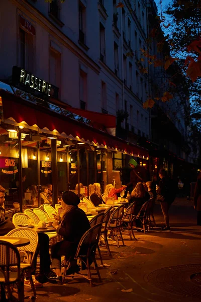 París Francia Noviembre 2019 Terraza Del Restaurante Francés Por Noche — Foto de Stock