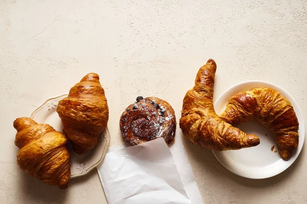 Cinnamon Bun Croissants Table Breakfast Bakery Concept — Stock Photo, Image