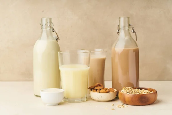 Arroz Avena Con Anacardo Leche Almendras Chocolate Botellas Vasos Sobre —  Fotos de Stock