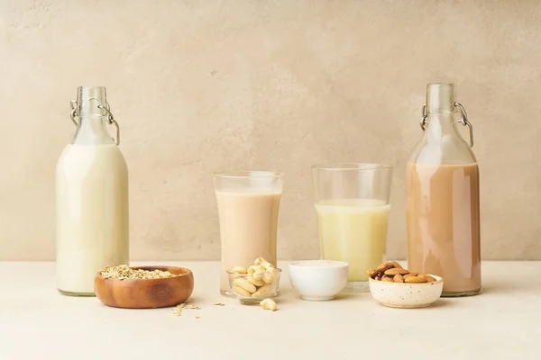 Arroz Avena Con Anacardo Leche Almendras Chocolate Botellas Vasos Sobre —  Fotos de Stock