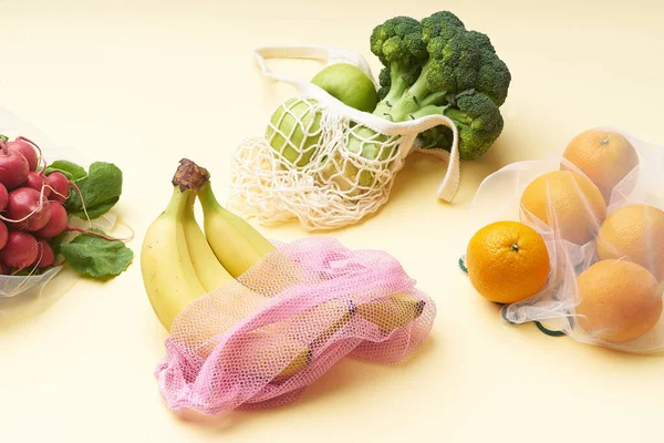 Geen Voedselverspilling Met Herbruikbare Tassen Plat Gelegd Met Groenten Fruit — Stockfoto
