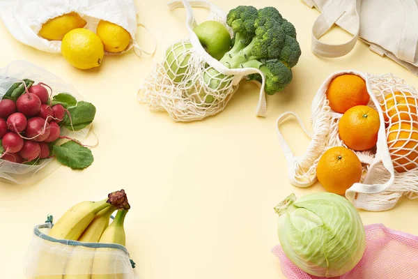 Geen Voedselverspilling Met Herbruikbare Tassen Vlak Gelegd Met Groenten Fruit — Stockfoto