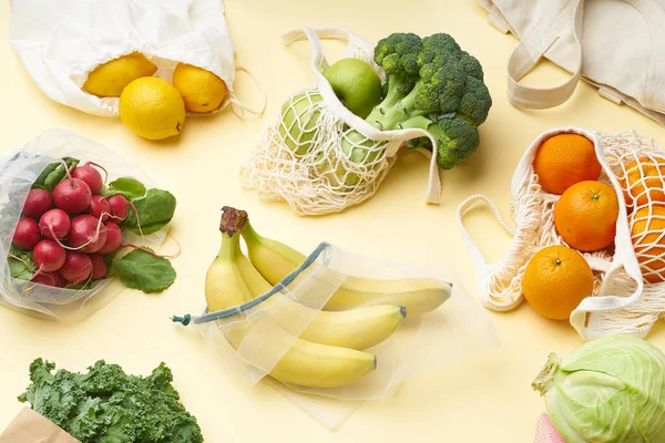 Geen Voedselverspilling Met Herbruikbare Tassen Vlak Gelegd Met Groenten Fruit — Stockfoto