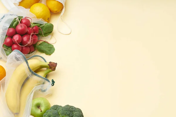 Geen Voedselverspilling Met Herbruikbare Tassen Vlak Gelegd Met Groenten Fruit — Stockfoto