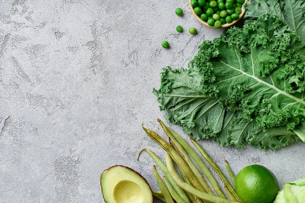 Creativo Plano Yacía Con Frutas Verduras Orgánicas Saludables Fondo Hormigón —  Fotos de Stock