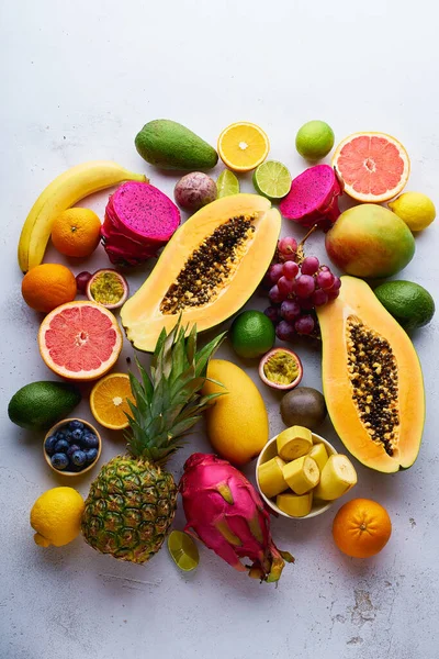 Verano Saludable Frutas Tropicales Exóticas Mesa Blanca Vista Superior — Foto de Stock