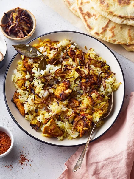 Prato Arroz Indiano Hyderabadi Biryani Com Frango Arroz Basmati Conceito — Fotografia de Stock