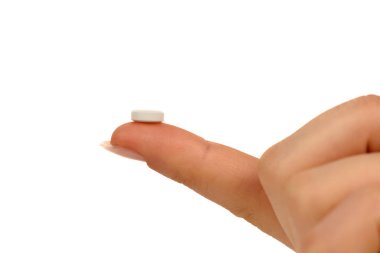 Beyaz bir hap holding