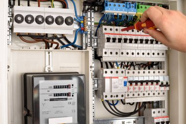 Elektrik sigorta kutusu içinde