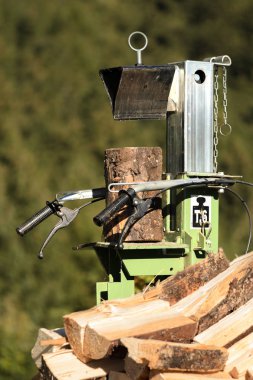 Log splitter for fire wood clipart