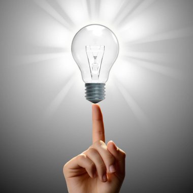 Ampul üzerinde bir parmak