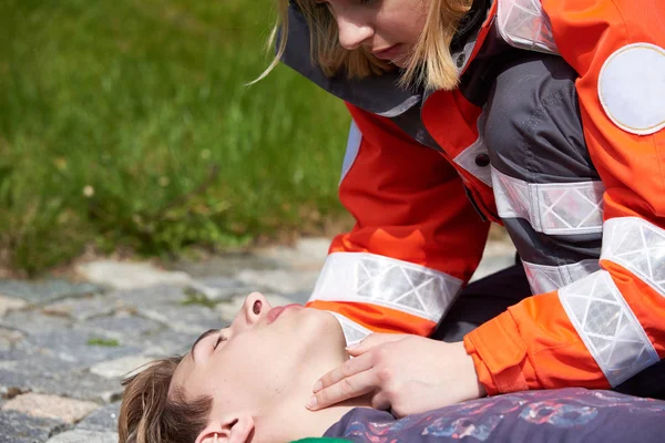 İş yerinde profesyonel sağlık görevlisi