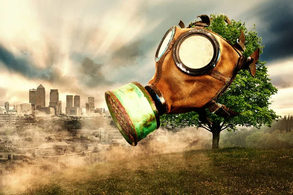 Drzewo Maską Gazową Tło Smogiem Mieście Globalne Ocieplenie Spowodowane Zanieczyszczeniem — Zdjęcie stockowe