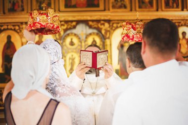 Kilisede düğün töreni