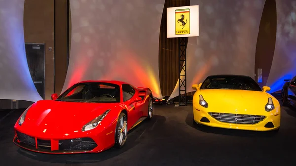 Ferrari 488 und kalifornien t — Stockfoto