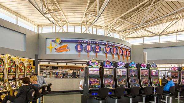 "ยินดีต้อนรับสู่ลาสเวกัส เทอร์มินัลสนามบินนานาชาติคลาร์ก เคาน์ตี้ — ภาพถ่ายสต็อก