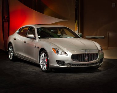 Maserati Quattroporte araba