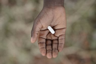Afrikalı Çocuk el holding tıp