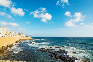 Açık bir günde Alghero kıyı şeridi