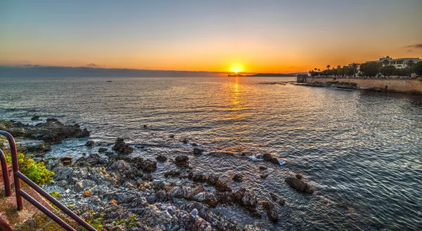 Front de mer d'Alghero au crépuscule — Photo