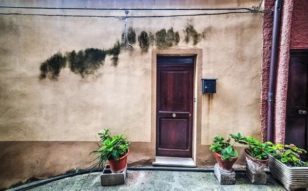 De ingang van het huis in Sardinië — Stockfoto