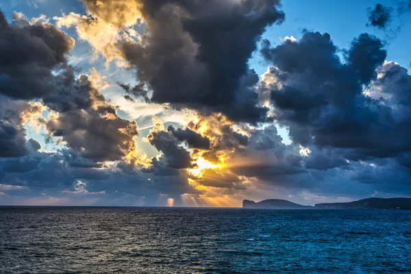 Nuvole scure su Capo Caccia — Foto Stock