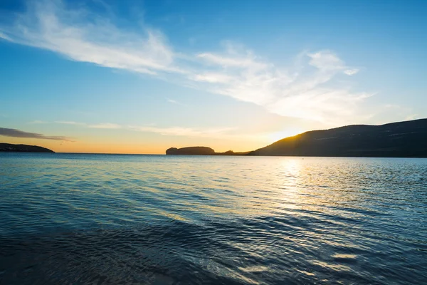 Cielo arancione e blu in Sardegna — Foto Stock