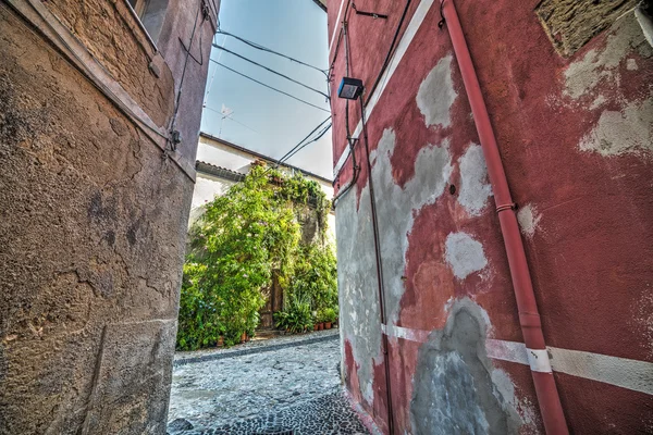Backstreet estreito em Sassari cidade velha — Fotografia de Stock