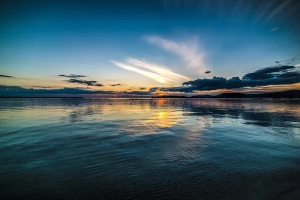 Mörk himmel över havet — Stockfoto